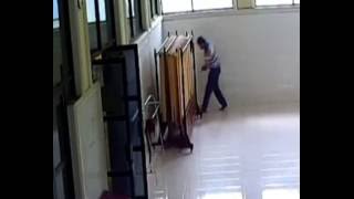 preview picture of video 'Pencuri Kotak Infak di Masjid Mukhlishin Bukittinggi Terekam CCTV'