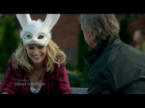 Детектив Уивер приносит обед Тилли  7x04