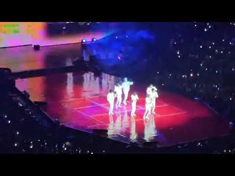 ENHYPEN(엔하이픈) in Chicago // Future Perfect (Pass The Mic) FANCAM 231022