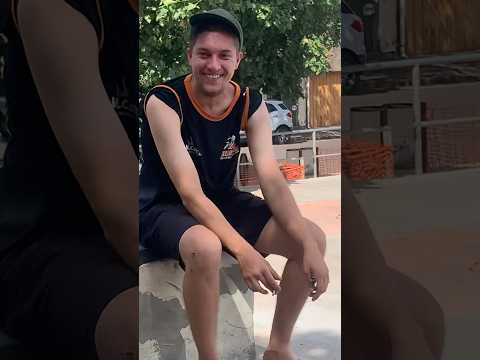 Gih de Bento de Abreu queimando a largada na pistinha de skate