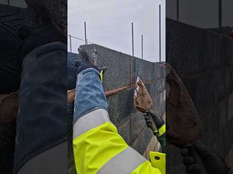 Technique for laying high block courses. #bricklaying #newbuild #tips #subscribe