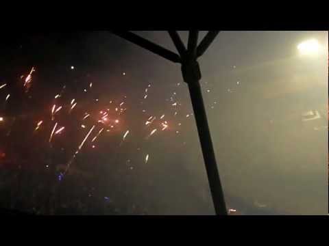 "Recibimiento Blooming vs U.catolica de Chile, partido eliminatorio de sudamericana 2-08-12" Barra: Los Chiflados &bull; Club: Blooming