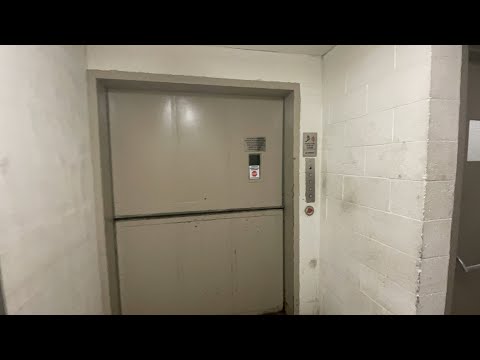 Montgomery Dry-Powered Hydraulic Freight Elevator @ Westmoreland Mall - Greensburg, PA