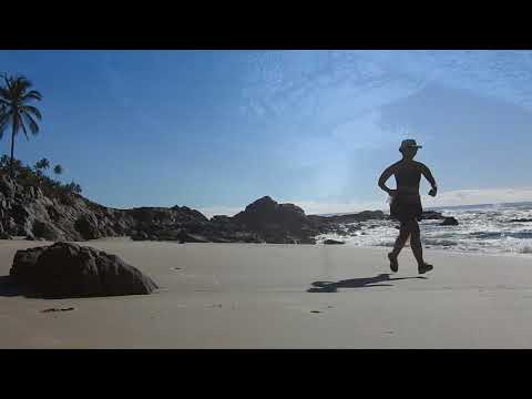 Larissa Guimarães,  Corre Tulipa....em uma sessão na praia da Tiririca