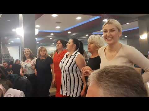 Žena  jača neda pokrivača Fis Vitez zabava za zene