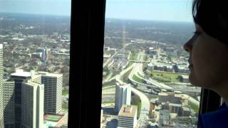 preview picture of video 'Going up the westin peachtree plaza hotel in Atlanta'