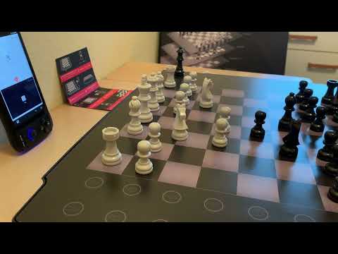 Chess Pieces Move Themselves! Unboxing and First Impressions (Square Off Swap)