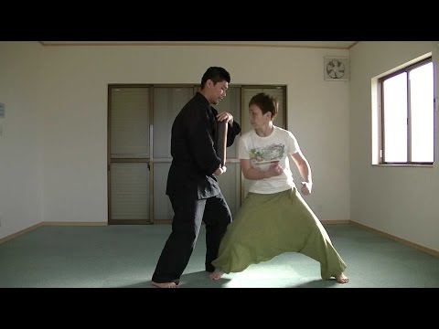 護身術　女性向け　相手の心臓を一瞬止める！ショルダーアタック　self-defense attack to the heart ! shoulder attack.