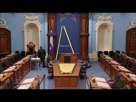 Le crucifix retiré du Salon bleu