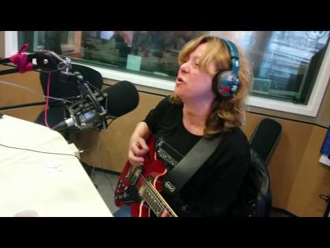 Celeste Carballo - "Desconfío"