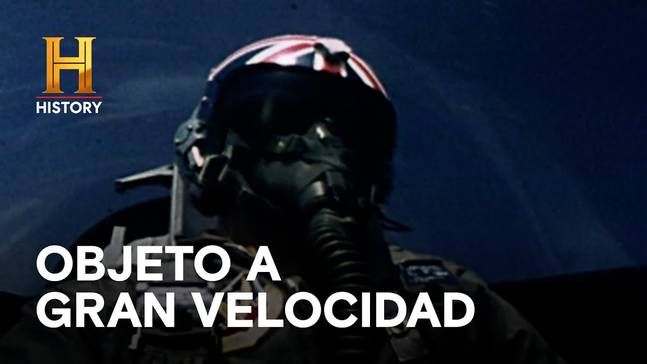 OBJETO DESCONOCIDO JUNTO A SU AVIÓN - LA EVIDENCIA ESTÁ ENTRE NOSOTROS