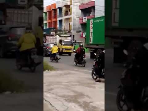aksi demo para supir truck sulitnya dan langkanya solar.