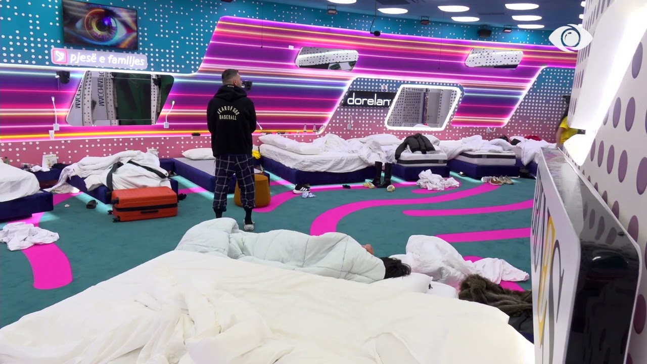 Ose mbyll gojën ose ik/ Angelo, Miri dhe Krusita hedhin batuta