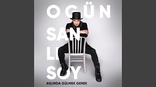 Aslında Gülmek Gerek