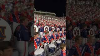 Batería de Auburn interpretando el tema Flight del SUPERMAN de Henry Cavill