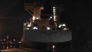 preview picture of video 'Verholung MAERSK VALLETTA in Wilhelmshaven (29.8.13)'
