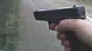 preview picture of video 'GLOCK 17 disparando recargas, shooting reloaded ammo (factory)'