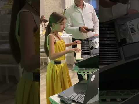 Sofia Balanescu Little Pianist