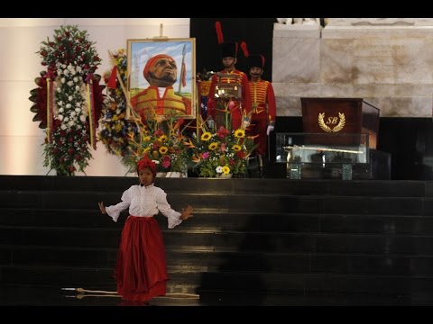 Niña declama al Negro Primero en traslado de restos al Panteón Nacional