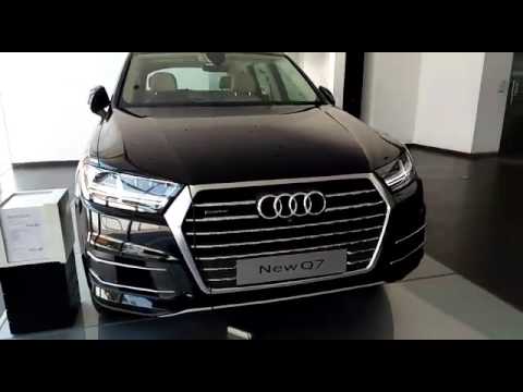 Audi Q7 Technology. Ink blue metallic walk around.