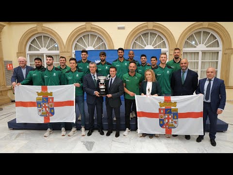 El presidente de Diputación recibe al Club Unicaja Voleibol Costa de Almería