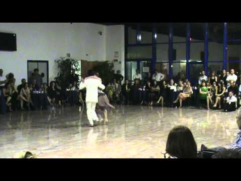  Andrea Misse  and  Javier Rodriguez  are  dancing  to  the  milonga  "  Reliquias Porteñas  "