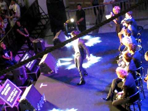 011312 ZE:A Dongjun dancing @ at Glorietta