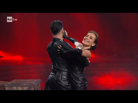 Il Tango di Barbara D'Urso e Pasquale La Rocca - Ballando con le Stelle 04/10/2025