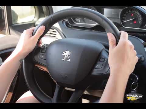 Comment tenir et tourner le volant.