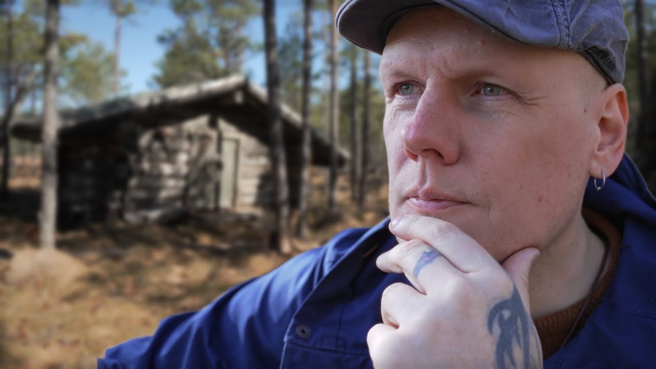 A Mysterious Hut on the Bog - Glorious Starry Sky - Burgers for Dinner - Hiking in Finland
