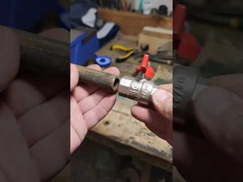 Как накрутить кран на металлическую трубу без резьбы! #diy #tool #лайфхаки