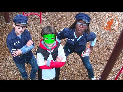 Little Heroes 16 - The Cops vs The Stinker Super Battle of Surprise Smells