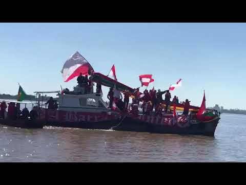 "Torcida do Inter apoiando o time de barco no Guaíba (vídeo de Lucas Collar)" Barra: Guarda Popular • Club: Internacional