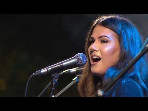 Beauty and the Beasts - Poljem se vija