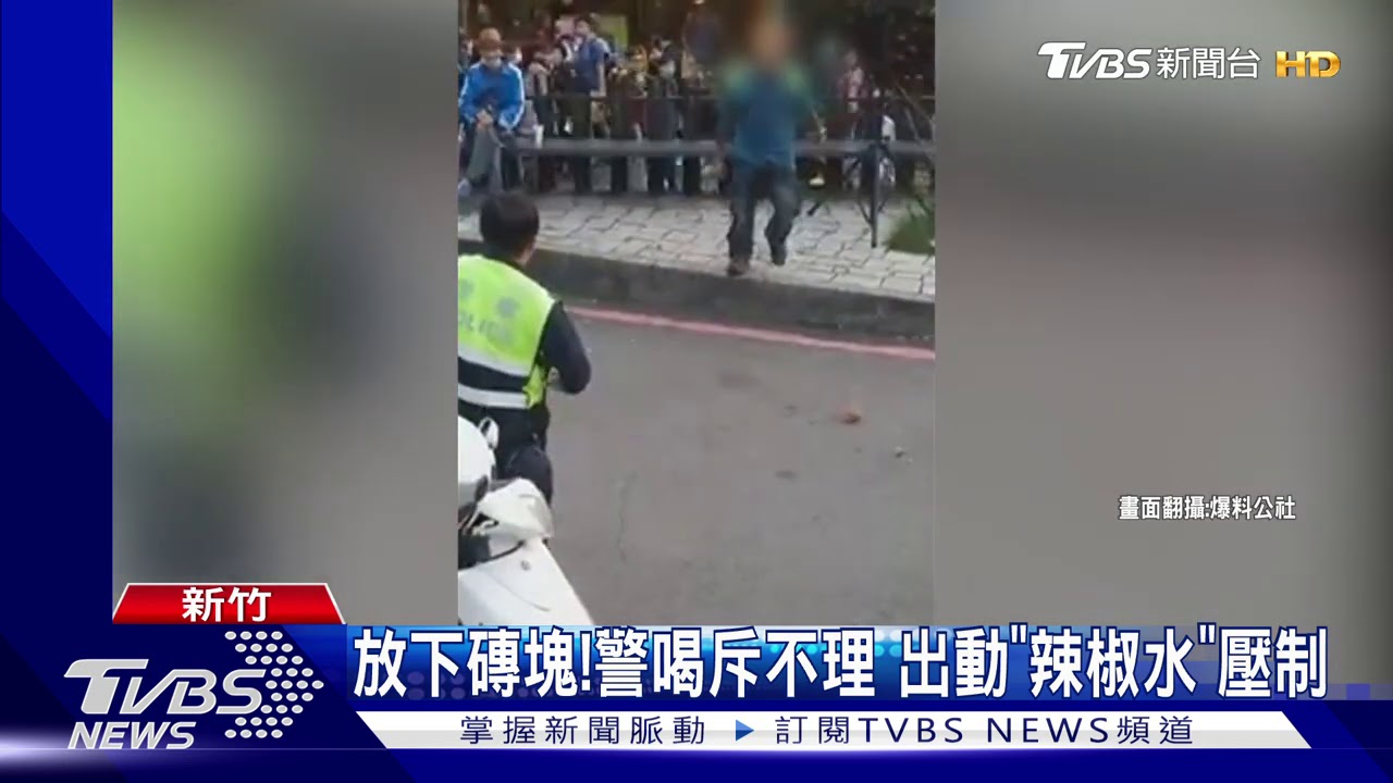 醉鬧老街!男干擾演出 拿磚砸地作勢「襲警」