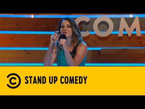Stand Up Comedy: La cattiveria gratuita delle scuole medie - Chiara Becchimanzi
