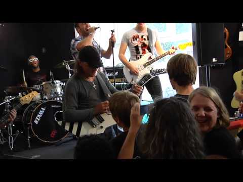 True Calling featuring Matthias Jabs - No One Like You