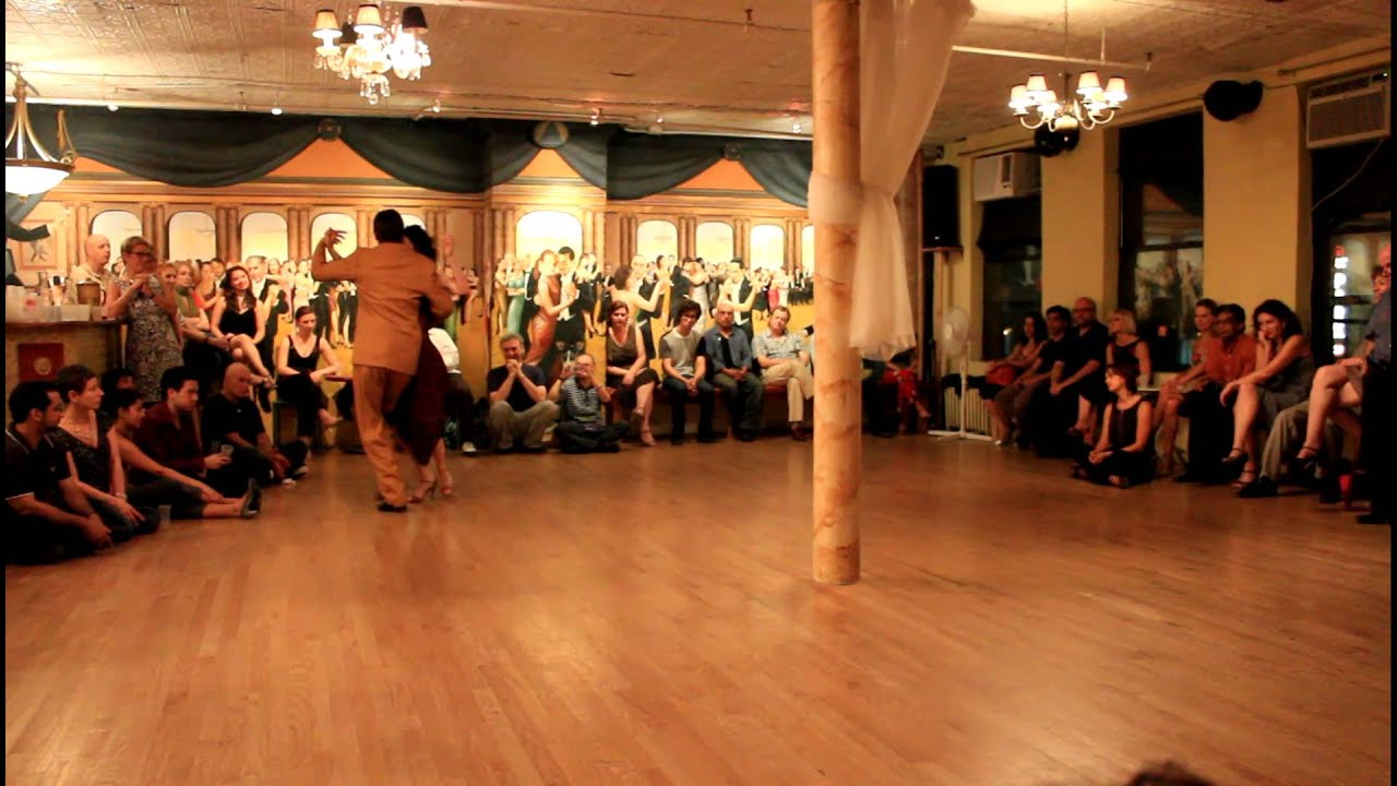 08/30/2011 Jenny Frances & Ricardo Oria 2/3 @Triangulo