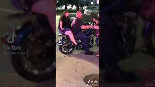 Download lagu GADIS GEMUK BERUSAHA UNTUK BERADAPTASI DI ATAS SEPEDA.... 💀 mp3