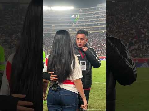 Daniela Darcourt saludó a Cuevita y Carrillo previo al Perú vs Paraguay