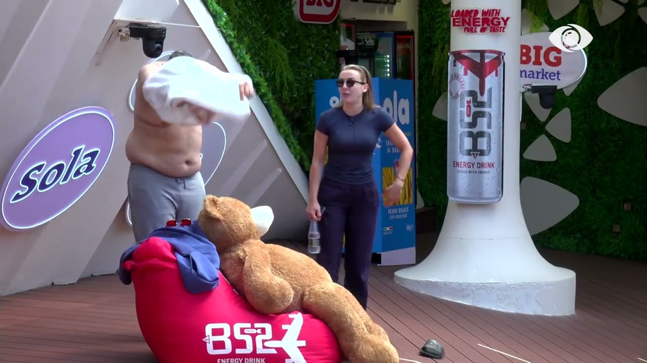 Rogerti hidhet në pishinë me Bolin