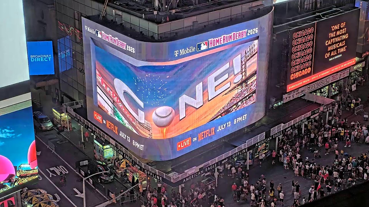 Live webcam view of American Eagle Billboard, 1540 Broadway