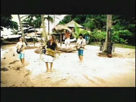 Macucos - Além do Mar (Vídeoclipe Oficial)