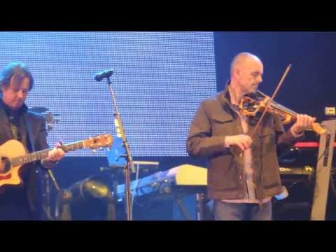 Runrig & Duncan Chisholm - Going Home (Party On The Moor)