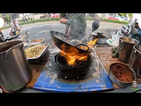 Real Pad Thai Wok Master Chef In Bangkok - Thai Street Food