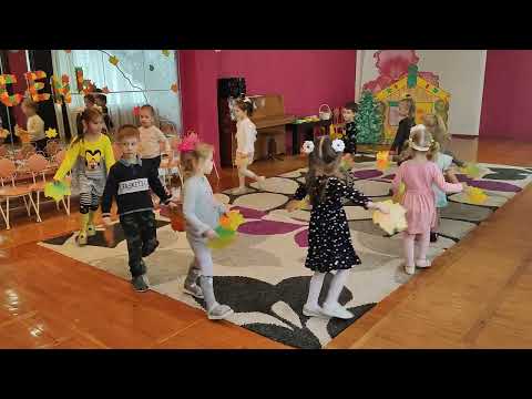 танец с осенними листочками средняя группа