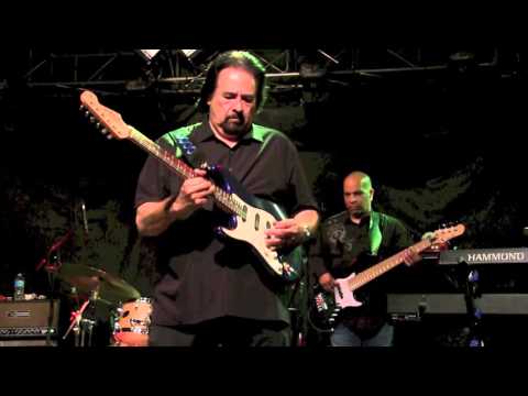 ''AM I LOSING YOU '' -  COCO MONTOYA @ Callahan's, March 2016