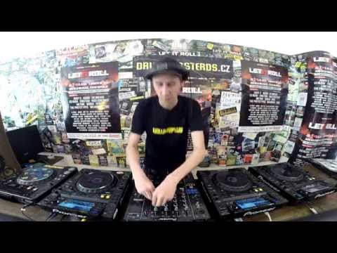 VOLUME PLUS - SHOWTIME 03