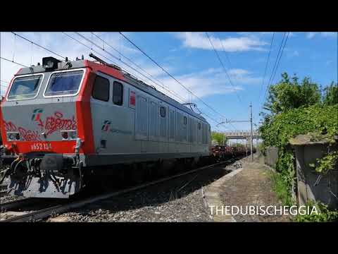 IL SALUTO DELLA E.652 CON MERCI IN TRANSITO A SECUGNAGO (LODI) MART. 30 - 4 - 2019