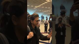 Download lagu Badshah of #bollywood 👑 #srk snapped at #airport dons his #ponytail 😍 #shorts mp3 Download lagu Badshah of #bollywood 👑 #srk snapped at #airport dons his #ponytail 😍 #shorts mp3